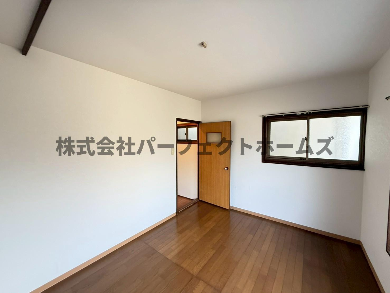 枚方市桜丘町の一戸建ての洋室|ゆったりした洋室です