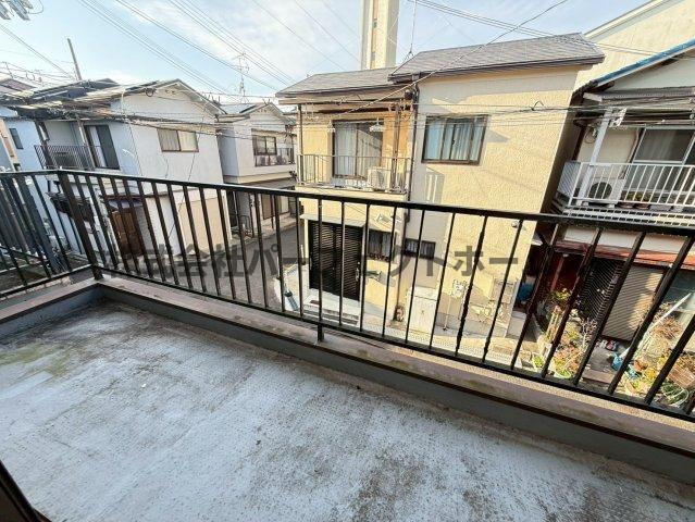 枚方市桜丘町の一戸建てのバルコニー|暖かな日差しのふりそそぐバルコニー
