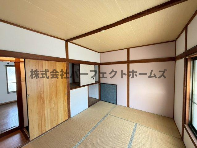 枚方市桜丘町の一戸建ての和室|明るい和室です