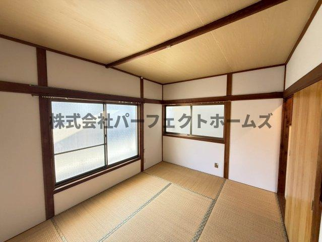 枚方市桜丘町の一戸建ての和室|和室ならではの温かな和の空間で寛ぎの時間を過ごせます