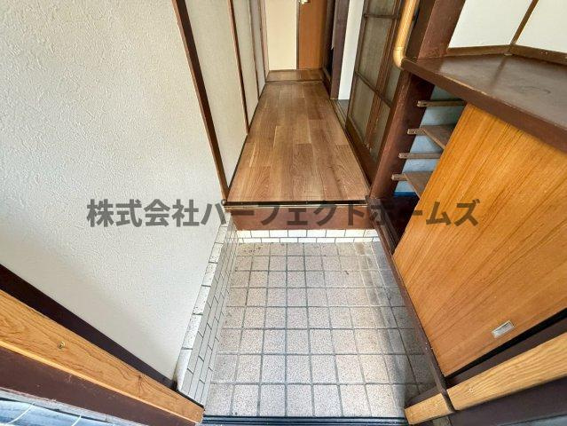 枚方市桜丘町の一戸建ての玄関|落ち着いた玄関です