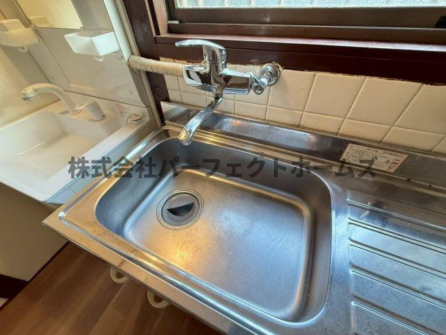 枚方市桜丘町の一戸建てのキッチン|キッチンでお料理をお楽しみください