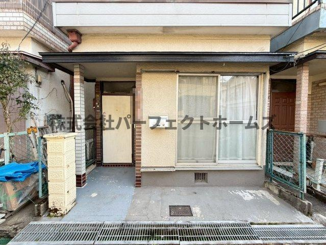 枚方市桜丘町の一戸建てのエントランス|毎日通るエントランスはこのようになっています