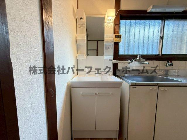 枚方市桜丘町の一戸建ての独立洗面台|独立洗面台あり、毎朝おしゃれに忙しい女性の方におすすめです