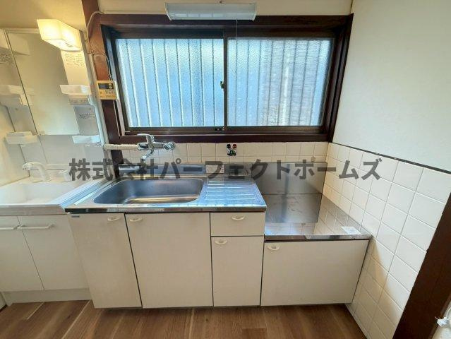 枚方市桜丘町の一戸建てのキッチン|お料理しやすいキッチンです