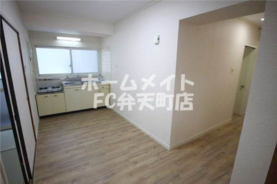 【居間・リビング】 | 菊川マンション | こちらのリビングで趣味の時間をお楽しみください