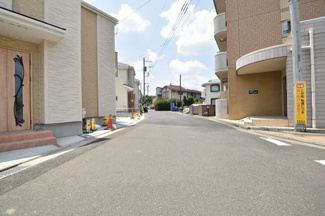 【前面道路含む現地写真】 | 現地見学や資料請求などお気軽にお問合わせ下さい。
周辺環境とあわせて現地ご案内致します。