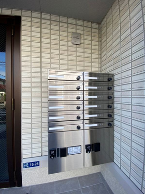 【その他共用部分】 | ハピネス | ※参考写真※宅配BOXがあるので荷物の受け取りもスムーズに♪再配達を依頼する手間が省けます☆