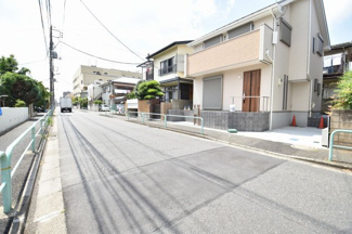 【前面道路含む現地写真】 | 現地見学や資料請求などお気軽にお問合わせ下さい。
周辺環境とあわせて現地ご案内致します。