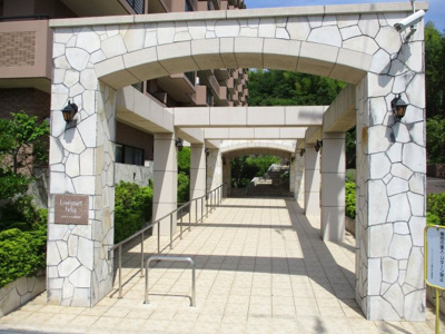 【エントランス】 | リブコートフェリス須磨山手台 | ヨーロッパ風のエントランス。