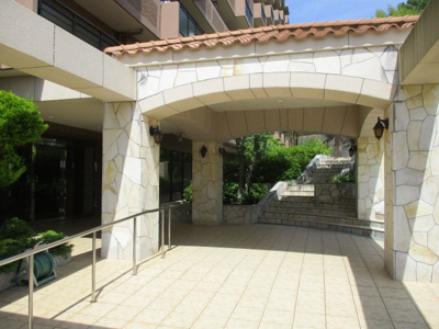 【エントランス】 | リブコートフェリス須磨山手台 | おしゃれなエントランスがお出迎え。