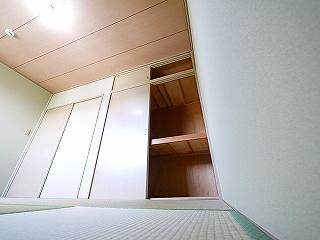 サンコートD棟の収納|たっぷりとした収納スペースです