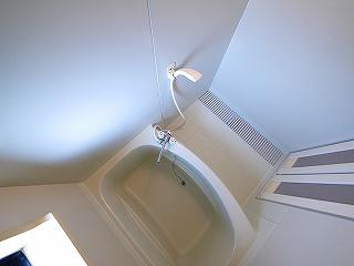 サンコートD棟の浴室|日々の疲れを癒すお風呂付です