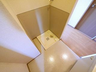 サンコートD棟の洗面所|明るい洗面所です