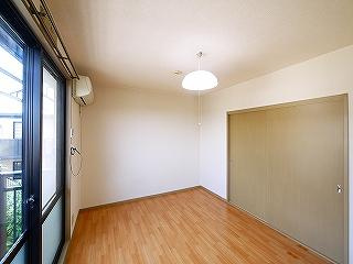 サンコートD棟の洋室|落ち着いた色調の洋室です