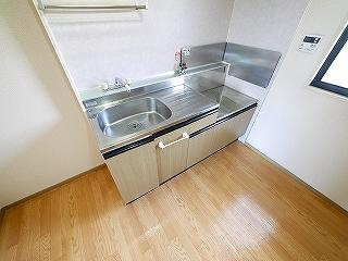 サンコートD棟のキッチン|コンパクトなキッチンで掃除もラクラク