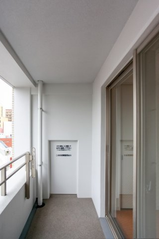 サヴォイテンジンクォーター　10階のバルコニー|別号室のものになります。現状優先です。