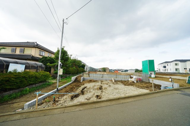 和田町駅徒歩１４分の緑豊かな住環境！カースペース２台♪保土ケ谷区仏向町　新築戸建ての外観