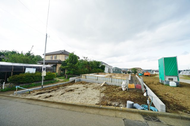 和田町駅徒歩１４分の緑豊かな住環境！カースペース２台♪保土ケ谷区仏向町　新築戸建ての外観