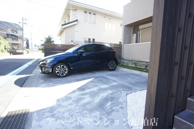 トワ・グレース柏の葉の駐車場