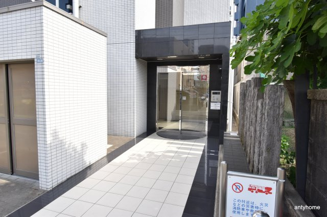 S-FORT江坂Fiore　仲介手数料無料のエントランス