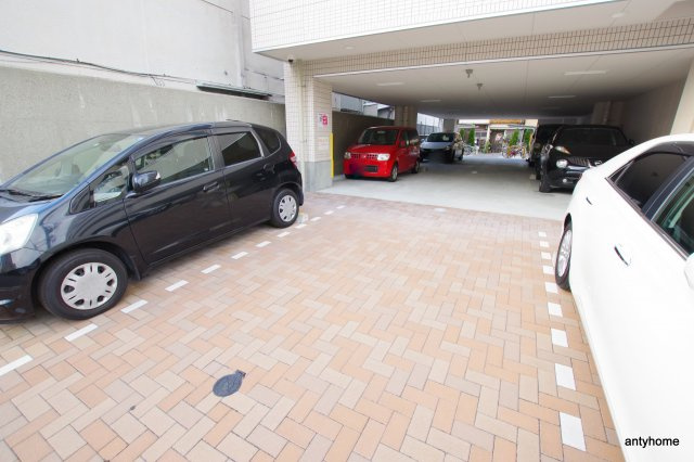 グランシエール都島　仲介手数料無料の駐車場