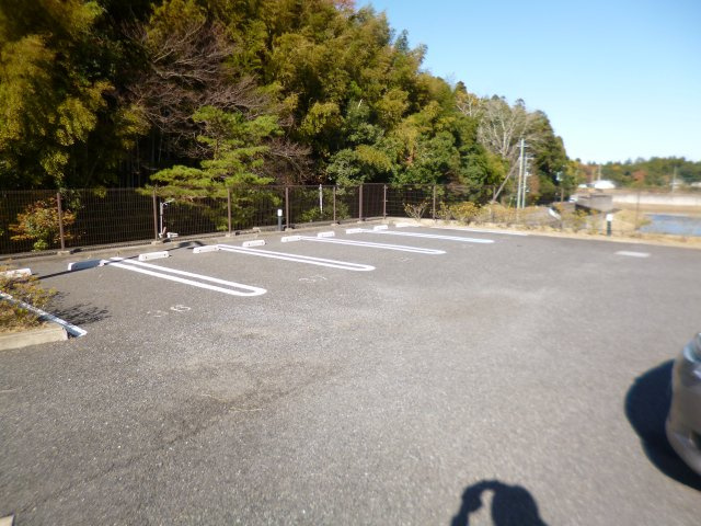 パレットサンク公津の杜B棟の駐車場