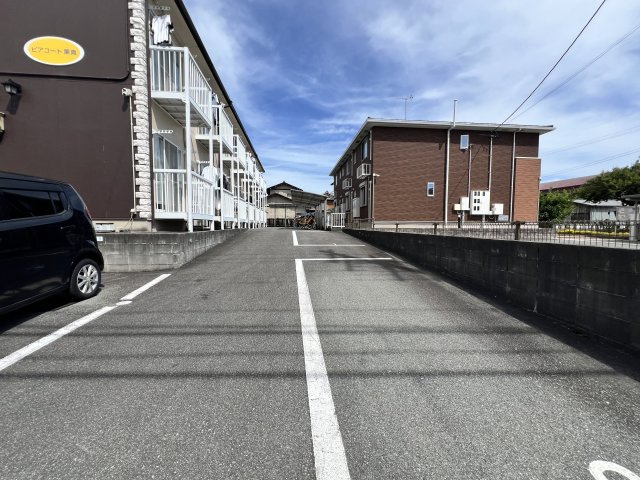 ピアコート栗真の駐車場