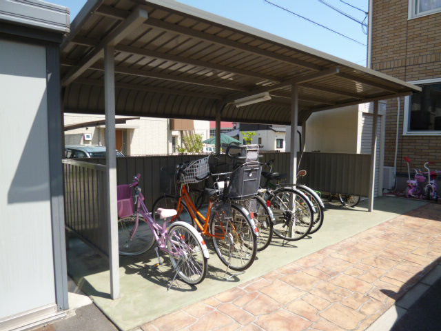 総社市井尻野のアパートのその他共用部分|駐輪場