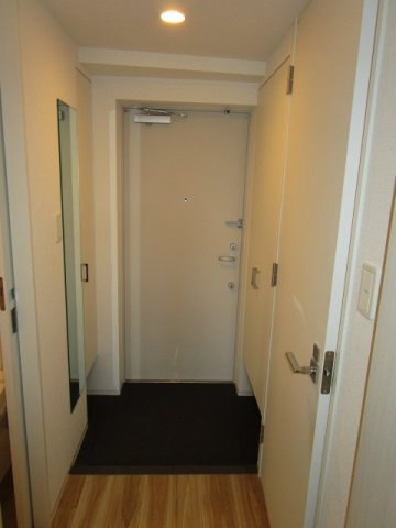 大阪市淀川区新高４丁目の賃貸マンションの玄関