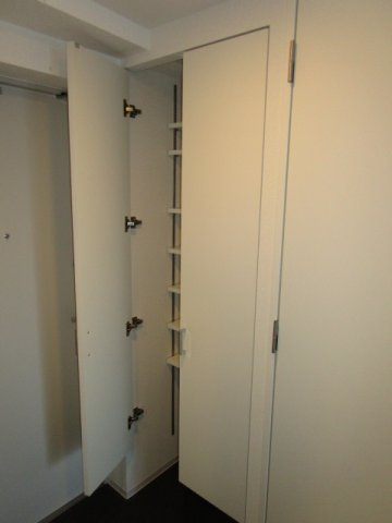 大阪市淀川区新高４丁目の賃貸マンションの収納