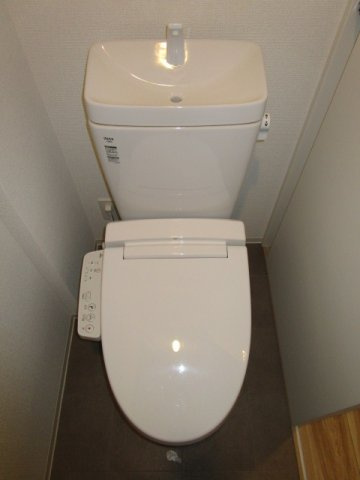 大阪市淀川区新高４丁目の賃貸マンションのトイレ