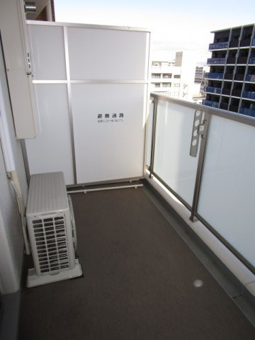大阪市淀川区新高４丁目の賃貸マンションのバルコニー