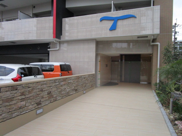 大阪市淀川区新高４丁目の賃貸マンションのエントランス