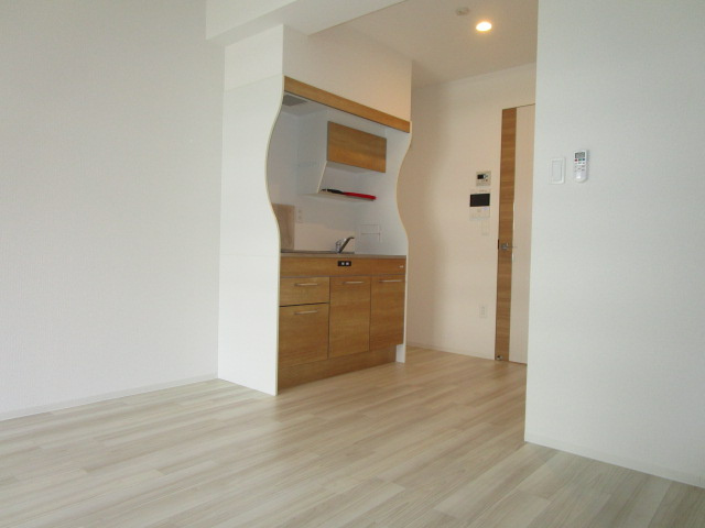大阪市淀川区新高４丁目の賃貸マンションの居間・リビング