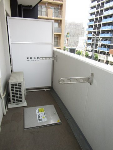 大阪市淀川区新高４丁目の賃貸マンションのバルコニー
