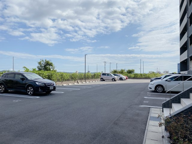 コントレイルりんくう常滑の駐車場