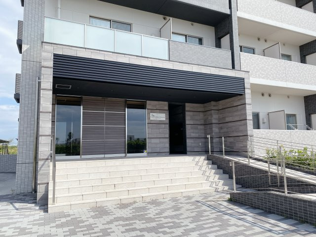 コントレイルりんくう常滑のエントランス