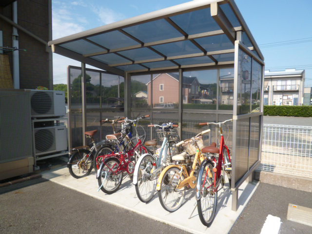 総社市井尻野のアパートのその他共用部分|自転車置き場