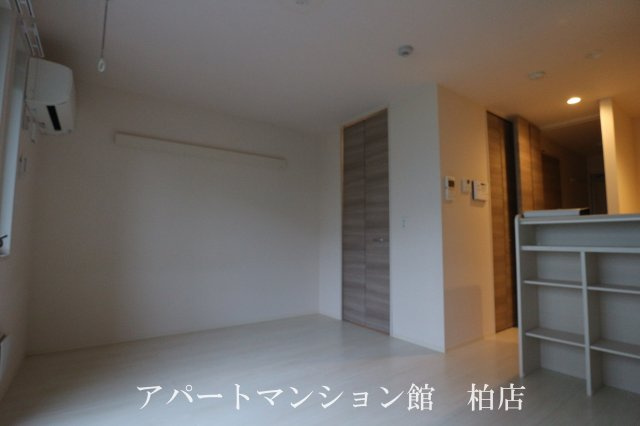 アスタリスクの洋室