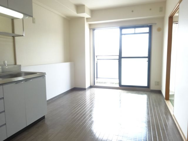 パルティメゾン中山の居間・リビング