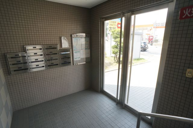 パルティメゾン中山のエントランス