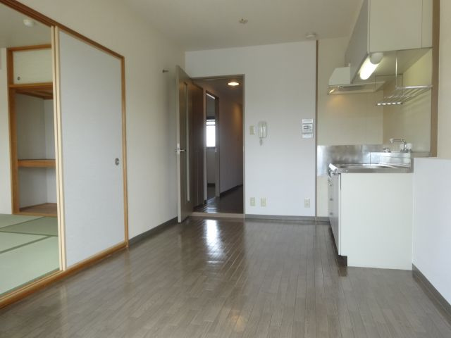 パルティメゾン中山の居間・リビング