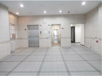 【エントランス】 | エレベーター2基あり広々としたエントランスです。