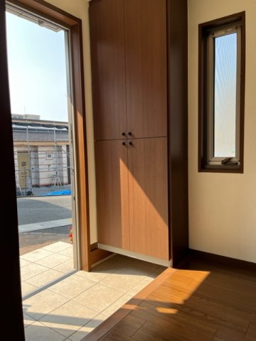 【玄関】 | 東山邸戸建て | 内側から見た玄関です