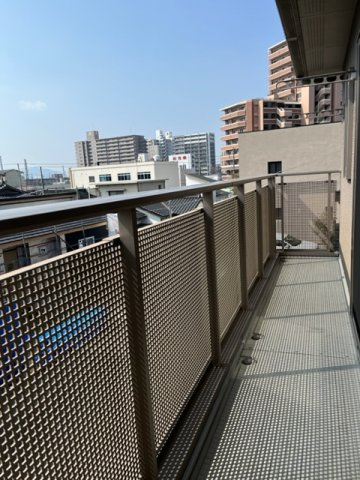 【バルコニー】 | 東山邸戸建て | 広いバルコニーです