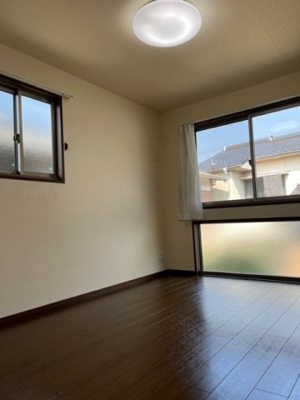 【居間・リビング】 | 東山邸戸建て | 2階裏側のお部屋です