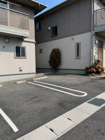 【駐車場】 | 東山邸戸建て | 2台駐車場が付いています