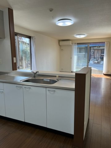 【居間・リビング】 | 東山邸戸建て | 対面キッチンです