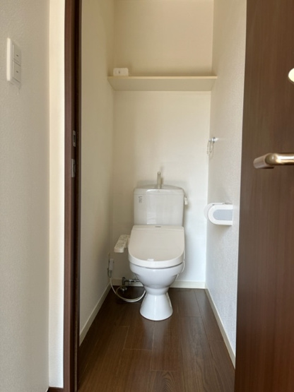 【トイレ】 | 東山邸戸建て | 清潔感のあるトイレです